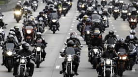Des motards participent à un rassemblement sur le périphérique, le 13 mars 2010 à Paris.