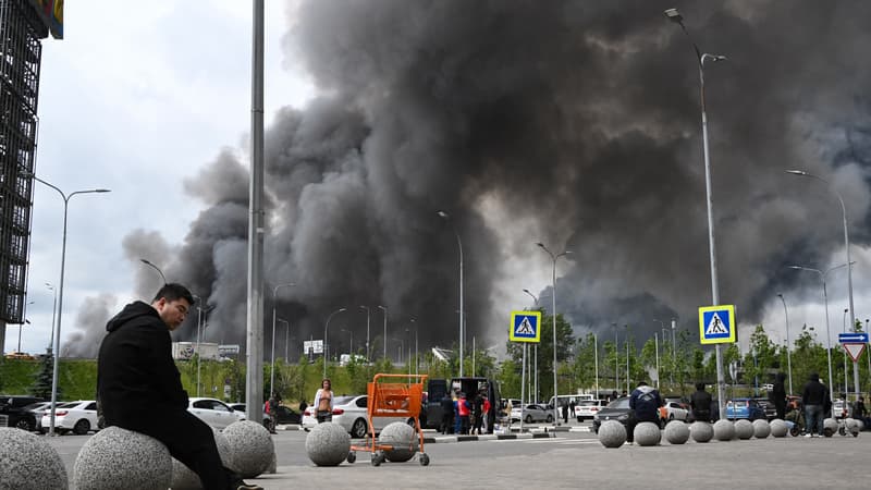 Ce sont des cibles de choix pour l'Ukraine qui est capable de les frapper à plus de 2.000 kilomètres: sources de revenus essentielles pour Moscou, les raffineries russes ont perdu jusqu'à 45% de leur capacité de production