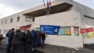 Rassemblement devant la prison de Villeneuve-les-maguelone.