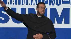 Le prête Calvin Robinson a été demis de ses fonctions aux États-Unis pour avoir imité le salut d'Elon Musk, lors d'un sommet anti-avortement, le 25 janvier 2025, à Washington.
