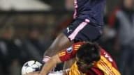 Diawara ici dans un duel avec l'ex-Lyonnais, Milan Baros de Galatasaray.