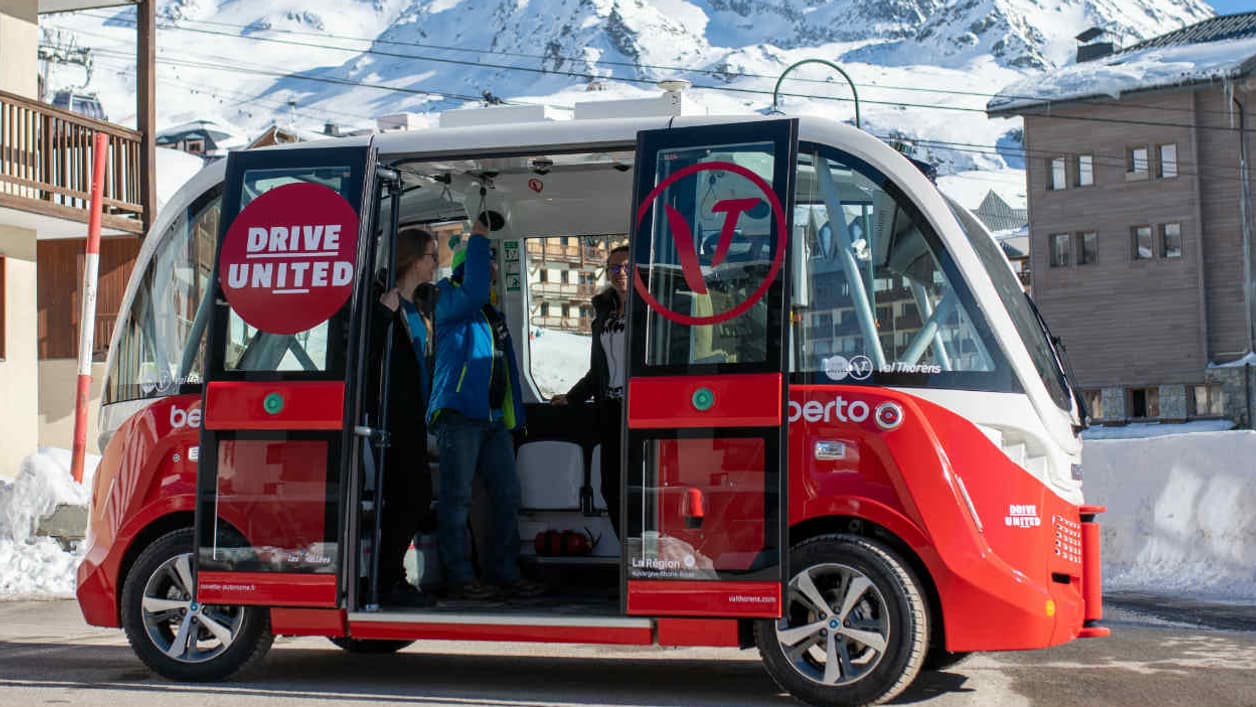 La navette autonome Navya pour la première fois en 4 roues motrices. La navette autonome Navya pour la première fois en 4 roues motrices.
