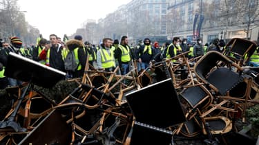 Les gilets jaunes sur les Champs-Elysées.