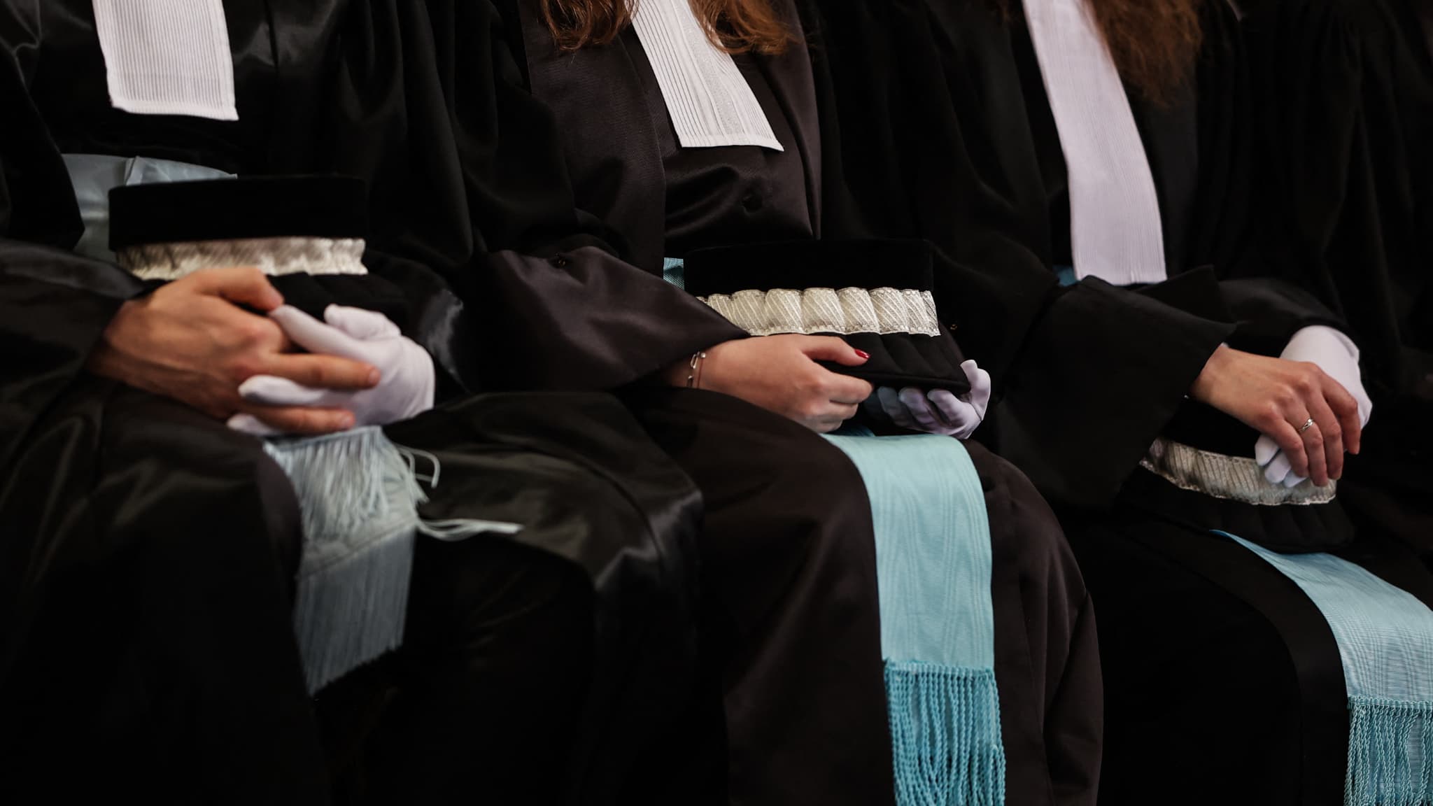 "ON DOIT SE PRÉPARER À PRENDRE DES DÉCISIONS QUI NE VONT PAS PLAIRE": LES JEUNES MAGISTRATS FACE AUX CRITIQUES SUR LEUR PROFESSION