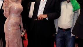 Bernard-Henri Lévy a présenté vendredi soir à Cannes en séance spéciale "Le Serment de Tobrouk", un film, selon lui, sur une "ingérence réussie" en Libye qui peut constituer une "grille de lecture" pour la situation actuelle de la Syrie. /Photo prise le 2