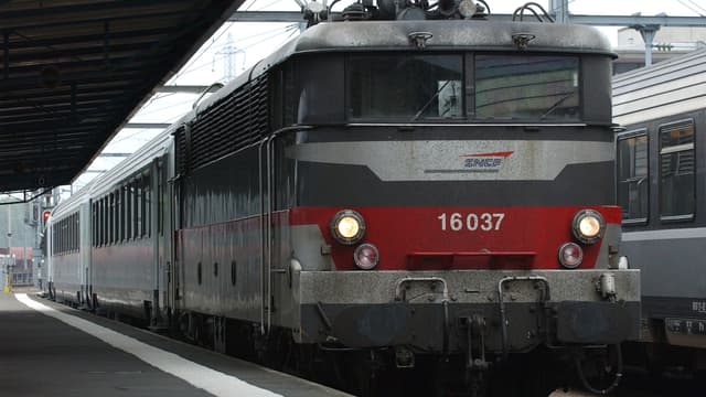 Le train Intercité SNCF de la ligne Paris-Caen-Cherbourg/Trouville-Deauville
