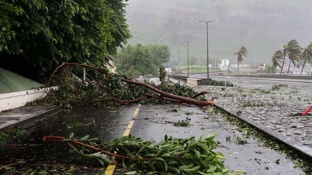 Cyclone Batsirai: les images des dégâts sur l'île de La Réunion