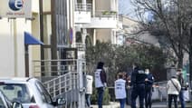 Des policiers et des membres des services de secours devant une agence Pôle Emploi de Valence où une conseillère a été tuée, le 28 janvier 2021