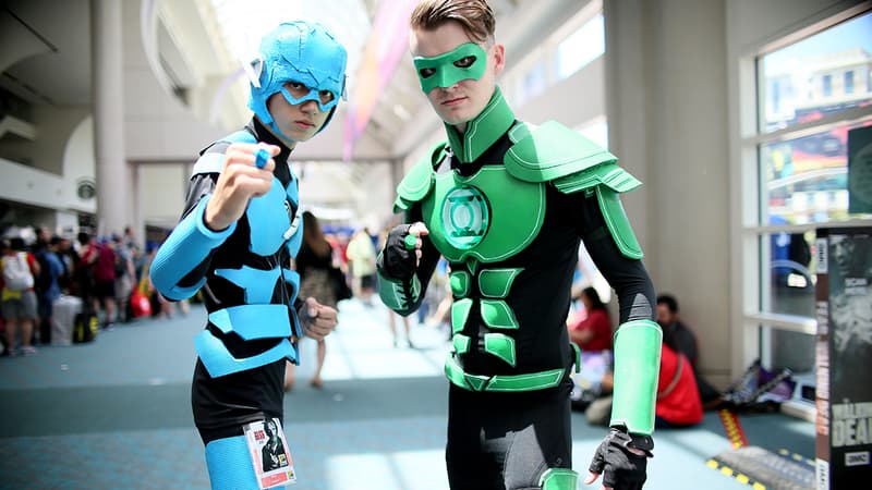 Deux adolescents déguisés lors du Comic Con de San Diego le 21 juillet 2017