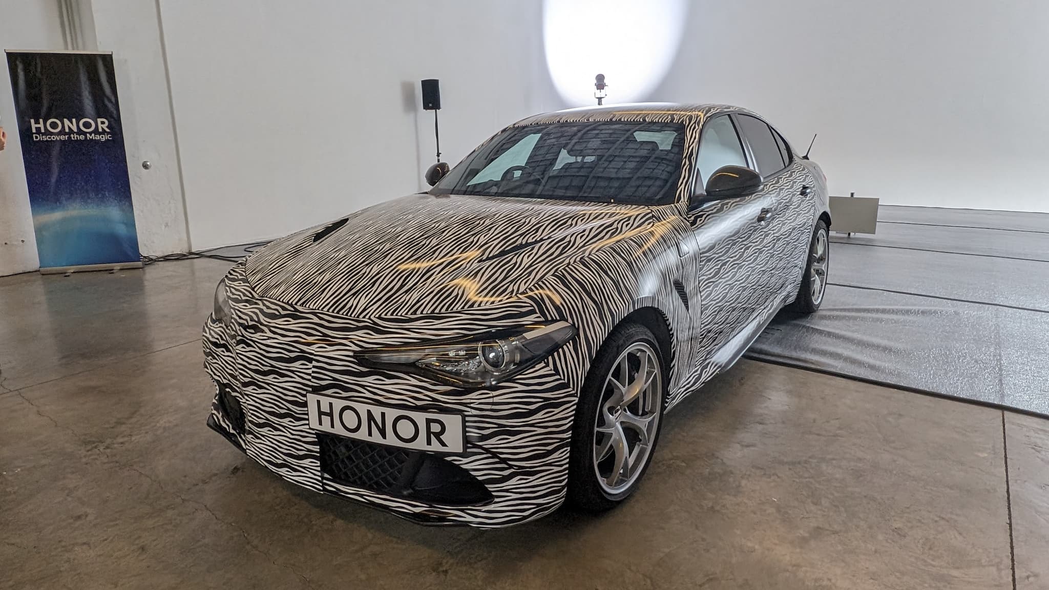 Honor a configuré une voiture qui se conduit depuis son smartphone, avec les yeux Honor a configuré une voiture qui se conduit depuis son smartphone, avec les yeux