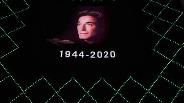 Un hommage à Roy Horn sur la façade d'un hôtel à Las Vegas