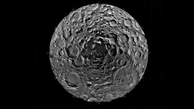 Le pôle sud de la Lune photographié par la Nasa.