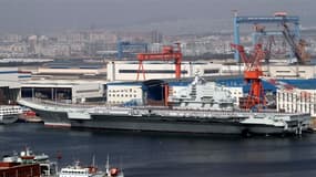 Dans le port de Dalian, la Chine a mis en service mardi le Liaoning, son premier porte-avions, qu'elle comme un élément essentiel de la défense de sa souveraineté territoriale en pleine crise diplomatique avec le Japon au sujet d'un petit archipel revendi