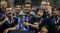 Le capitaine français peut brandir le trophée. La folle soirée des Bleus ne fait que commencer.