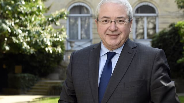 Jean-Paul Huchon s'apprête à renoncer à se lancer dans la course à un 4e mandat à la tête de l'Île-de-France.