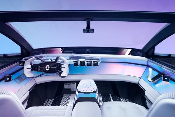 L'intérieur très futuriste préfigure l'offre de Renault dans la deuxième moitié de la décennie 2020.