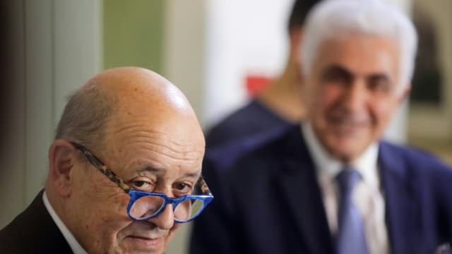 Jean-Yves Le Drian et son homologue libanais Nassif Hitti lors d'une conférence de presse à Beyrouth, le 23 juillet 2020