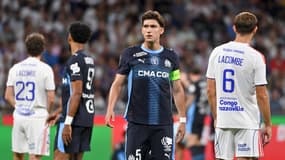 Leonardo Balerdi, défenseur et capitaine de l'OM, dans l'Olympico sur la pelouse de l'OL, 31 août 2025