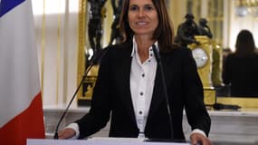 Aurélie Filippetti estime qu'il faut mettre en place une VIe République "avec une répartition moins monarchique du pouvoir".