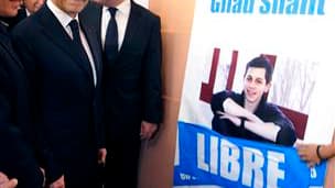Nicolas Sarkozy devant la mairie de Nice. Le chef de l'Etat espère que la libération du soldat franco-israélien Gilad Shalit, dans le cadre d'un échange avec des prisonniers palestiniens, contribuera à relancer le processus de paix israélo-palestinien, au