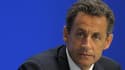 La cote de popularité de Nicolas Sarkozy recule de deux points en juin, avec 30% d'opinions positives, tandis que François Fillon perd trois points à 46%, selon le baromètre Viavoice à paraître lundi dans Libération. /Photo prise le 19 mai 2011/REUTERS/Ph