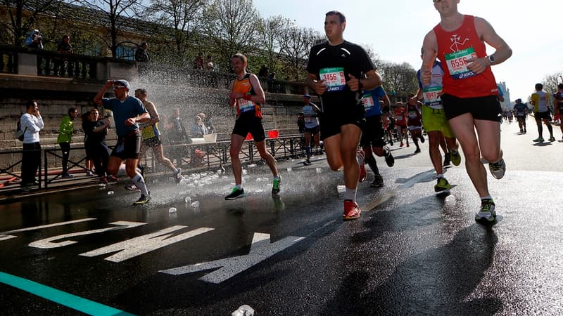 Des concurrents du marathon de Paris