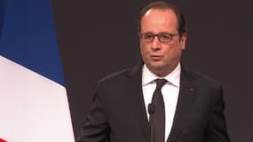 Le président Hollande ce mardi lors de la cérémonie d'hommage aux victimes de l'accident de Puisseguin.