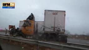 Un camion hors de contrôle lui fonce dessus !