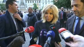 Brigitte Macron ce mercredi soir devant l'église Saint Sulpice à Paris.