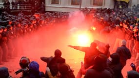 Echauffourées entre manifestants et forces de l'ordre à Kiev, en Ukraine, le 1er décembre 2013.