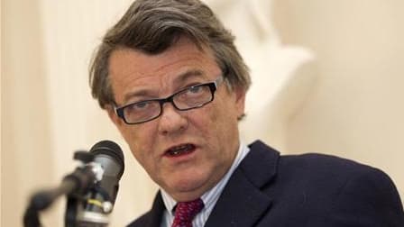 Le Parti radical de Jean-Louis Borloo, réuni en congrès à Paris, a voté son indépendance vis-à-vis de l'UMP et a décidé de rejoindre la nouvelle Confédération des centres, imitant en cela le Nouveau Centre d'Hervé Morin. /Photo d'archives/REUTERS/Jacky Na