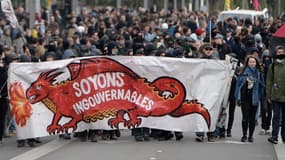 Des personnes manifestent à Nantes, le 1er mai 2017. 