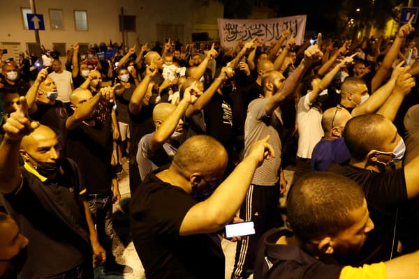 Manifestants devant l'ambassade de France en Israël, à Tel Aviv, le 24 octobre 2020 Manifestants devant l'ambassade de France en Israël, à Tel Aviv, le 24 octobre 2020
