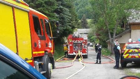 Un feu s'est déclaré lundi dans un chalet à Saint-Léger-les-Mélèzes.