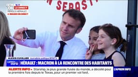 Emmanuel Macron dans l'Hérault: le président de la République est attablé à la terrasse d'un café avec la secrétaire d'État Patricia Mirallès