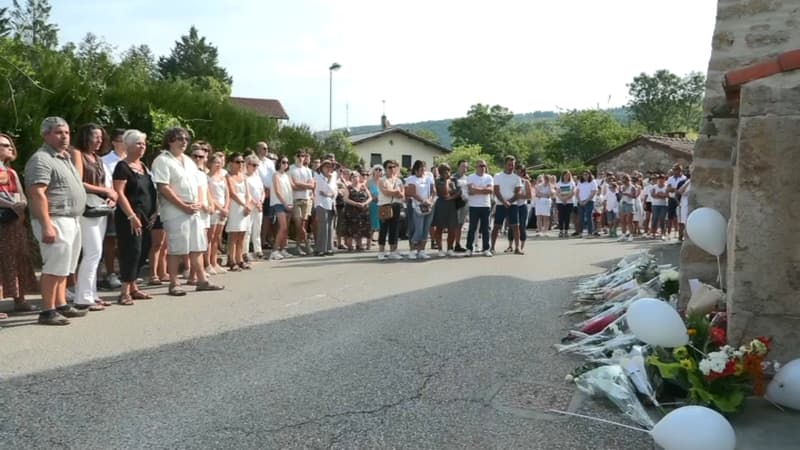 La marche blanche à Douvres ce samedi pour rendre hommage aux cinq personnes tuées. 