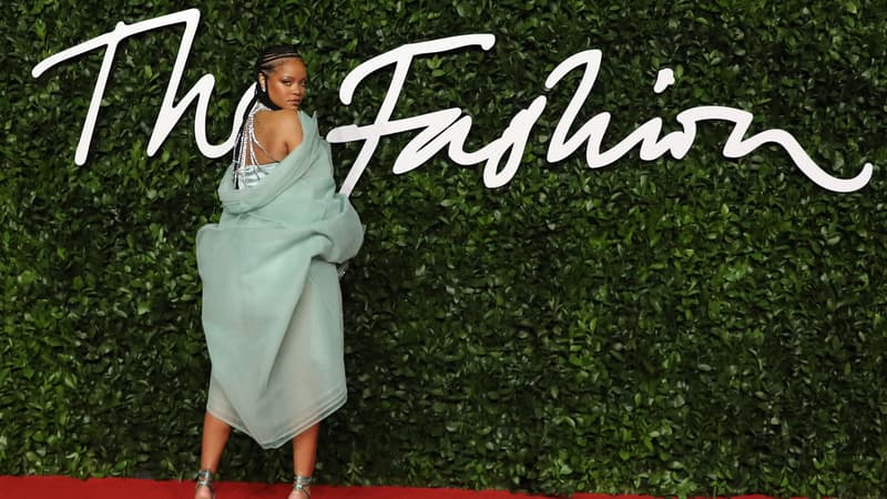 Rihanna aux Fashion Awards 2019 à Londres