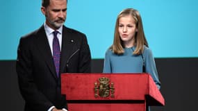 La princesse Leonor d'Espagne et son père, le roi Felipe VI, le 31 octobre 2018