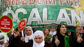 Plus d'un millier de Kurdes ont manifesté mercredi à Strasbourg devant le Conseil de l'Europe pour demander la libération d'Abdullah Öcalan, ancien chef du Parti des travailleurs du Kurdistan (PKK), qui purge une peine de prison à vie en Turquie et dénonc