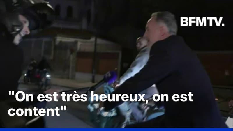 Emmanuel Grégoire se rend en Vélib' à la mairie de Paris