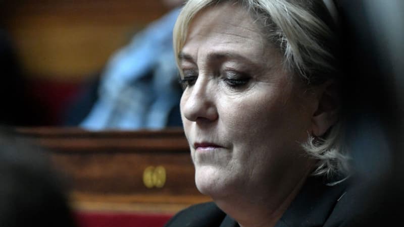 Marine Le Pen a mis en doute "la neutralité" du juge d'instruction qui enquête sur le possible financement libyen de la campagne présidentielle de Nicolas Sarozy.