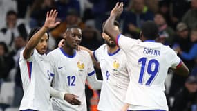 Les joueurs de l'équipe de France célèbrent le but de Randal Kolo Muani face au Chili, le 26 mars 2024