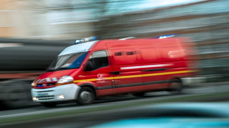 Un camion de pompiers travers Roubaix.