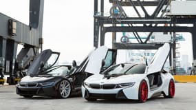 Vossen a paré les deux i8 de ce que la marque fait de mieux et de plus féroce, des petits bijoux de 22 pouces, pour donner un côté racé à la i8.