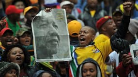 Des milliers de Sud Africains tiennent à rendre hommage à Nelson Mandela.