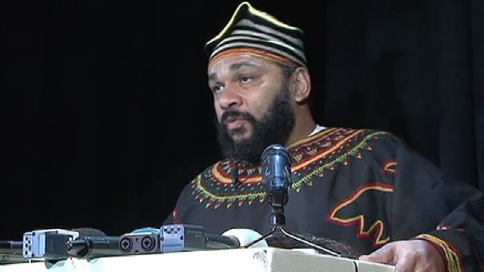 Dieudonné pendant sa conférence de presse donnée samedi au théâtre de la Main d'Or. Dieudonné pendant sa conférence de presse donnée samedi au théâtre de la Main d'Or.