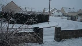 La neige tombe à Yvré-le-Pôlin - Témoins BFMTV