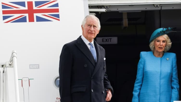 Le roi Charles III et la reine consort Camilla à leur arrivée à Berlin, le 29 mars 2023