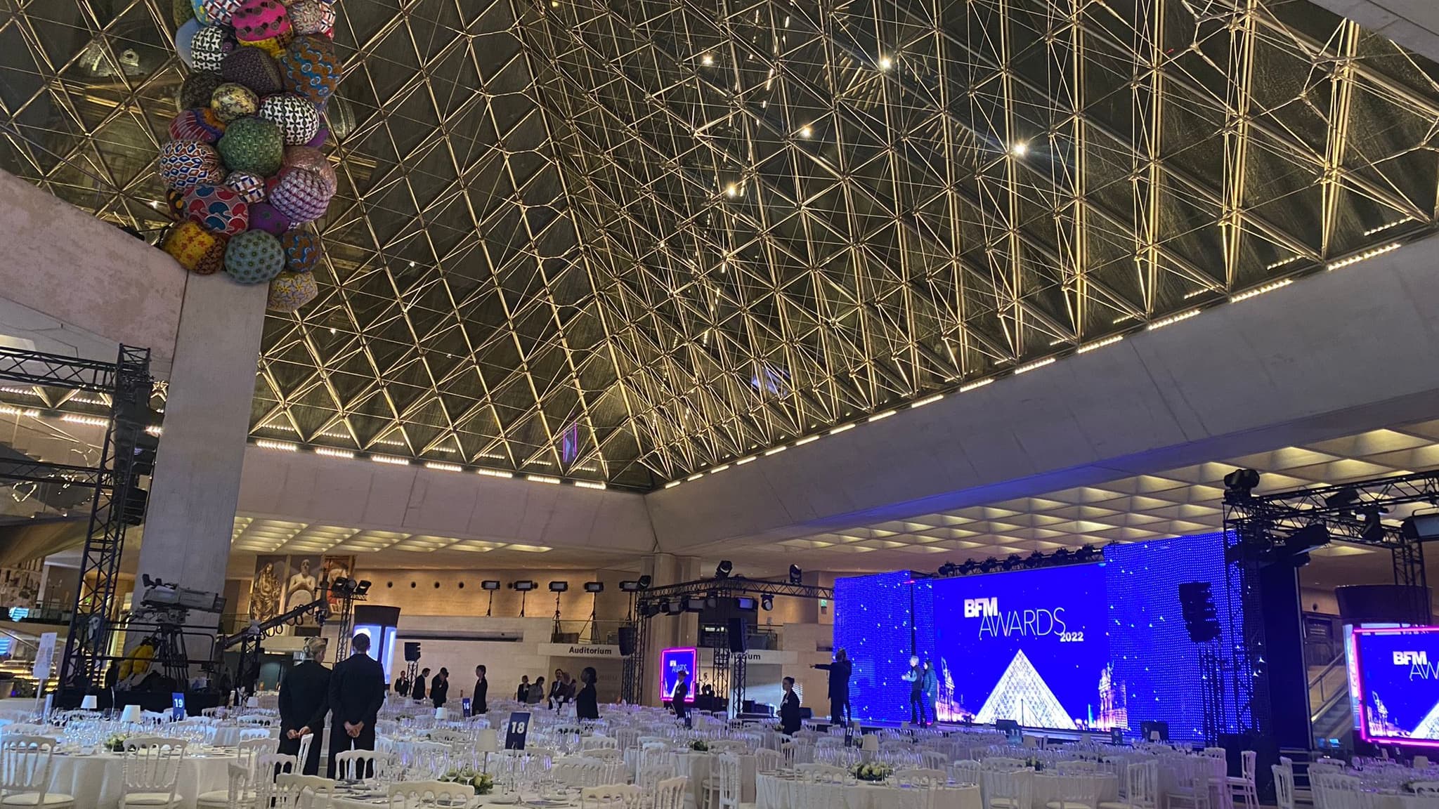 La 18e cérémonie des BFM Awards se tient ce mardi 15 novembre en direct de la Pyramide du Louvre.