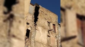 Une partie du mur d'une maison de Riez (Alpes-de-Haute-Provence), effondrée le samedi 1er février 2025 en soirée.